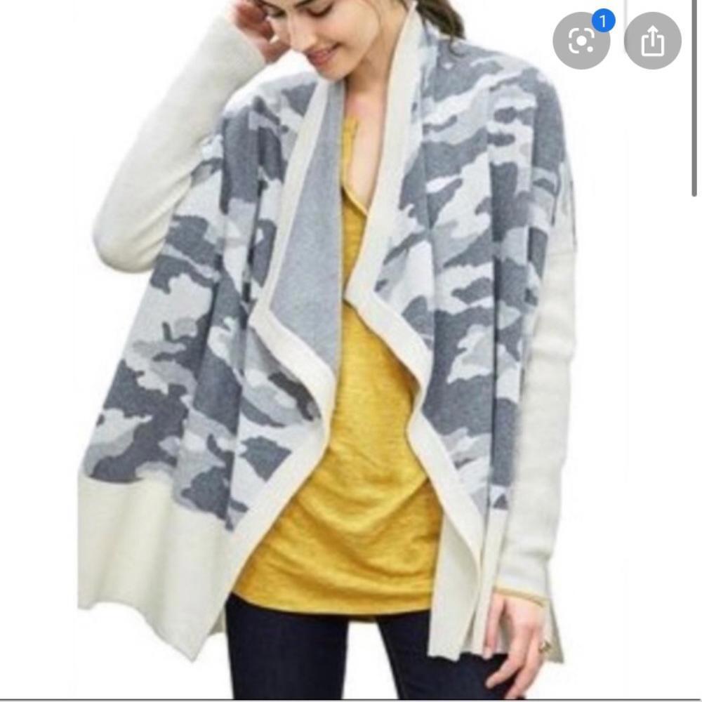 Banana Republic camo cardigan - Picture 2 of 3